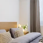 Harmony With Free Parking Апартаменты *